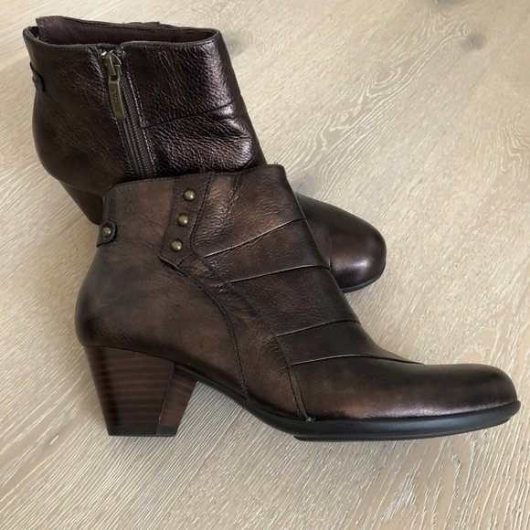 NWOT Earth "Hope" Bronze Leather Heeled Booties - Picture 4 of 11